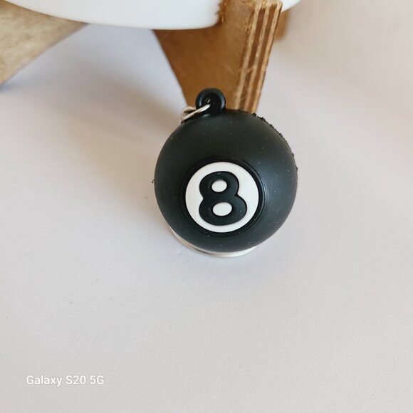 Unknown Brand 8 Ball Keychain Black and White NWOT Unisex Auto Home Collection - Picture 2 of 4
